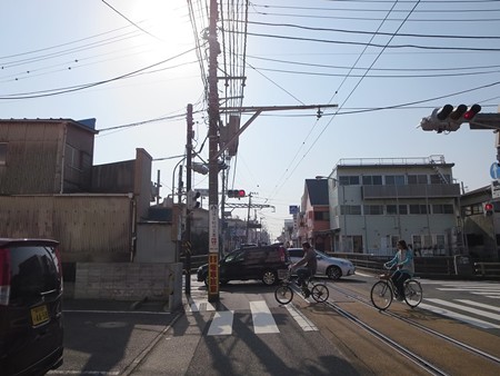 神戸橋 腰越駅手前の信号です 左折