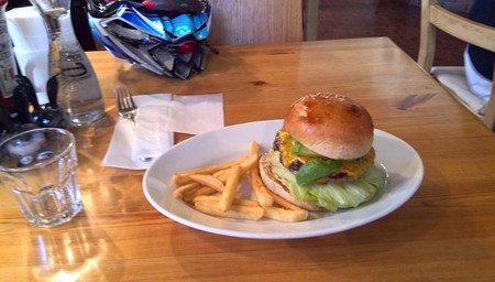 アボガドチーズバーガーはおいしい@ムースヒルズバーガー