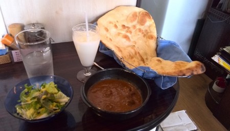 マトンカレーとラッシー