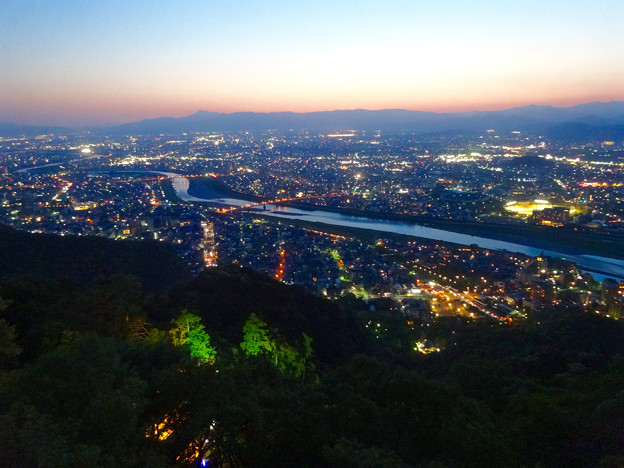 岐阜公園:展望レストランの展望台から見た夜景 - 21(長良川)