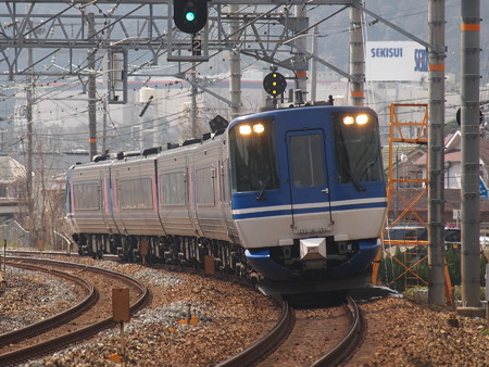 HOT7000系スーパーはくと サントリーカーブ