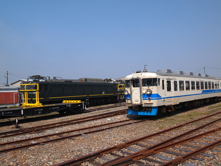 EF81と455系 松任工場01