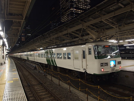 185系湘南ライナー 東海道本線東京駅01