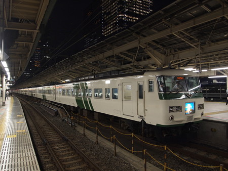 185系湘南ライナー 東海道本線東京駅02