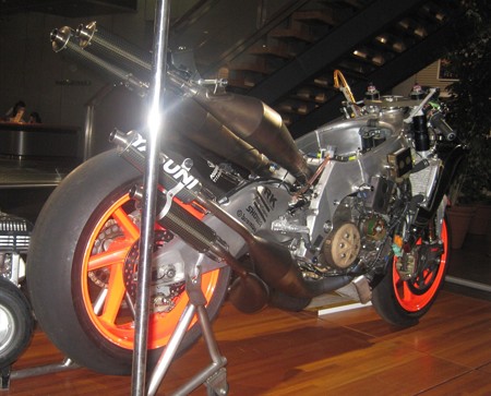 MC-D102 - ミュージアムコレクション 1/12 ホンダ NSR500 2002