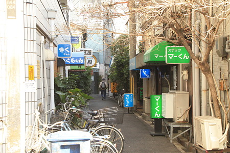 186　オカマちゃんのお店が並ぶ路地らしいｗ