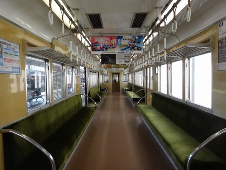 23-車内全景