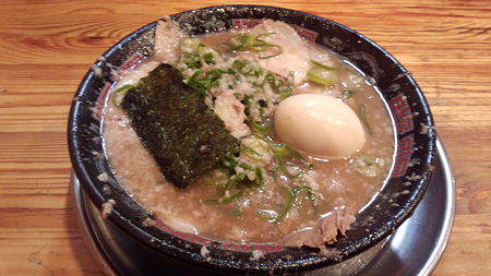 無鉄砲　とんこつチャーシュー麺（半熟煮玉子入）