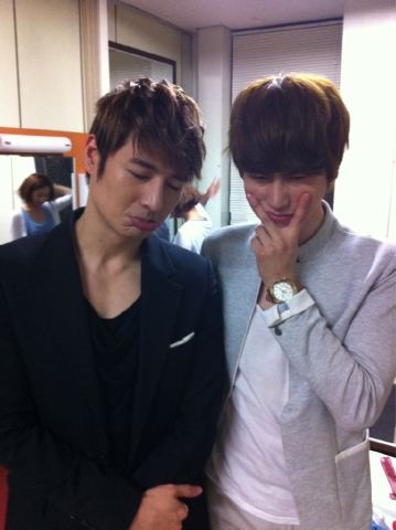 キュヒョンさんの顎ピースに 写真共有サイト フォト蔵