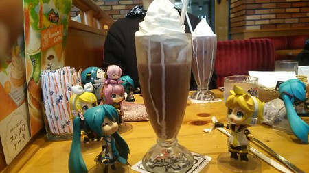 レン:「アイスココアが、ものすごい大きさなんだけど!!?」 ミク...