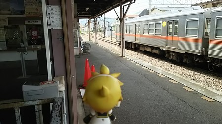 レン:「昔はここから先にもっと線路が続いてたし、3路線が交わる賑...