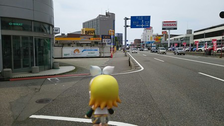 リン:「ええー? バイパス沿いにあるって言ってたカレー屋さん、ど...