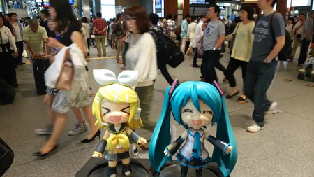 ミク:「金沢駅に戻ってきました!」 リン:「早くぅ~! カレーカ...