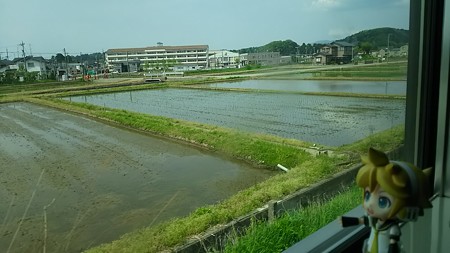 津幡→倶利伽羅間、!JR七尾線が分岐します。 レン:「あ、あの辺に...