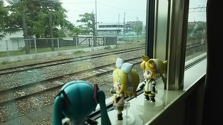 黒部駅に停車。 リン:「黒部進さんのふるさとー♪」 レン:「誰だ...