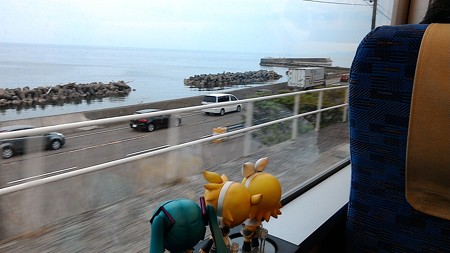 有間川駅に停車。 レン:「ここも懐かしい駅だね」 ミク:「すごい...