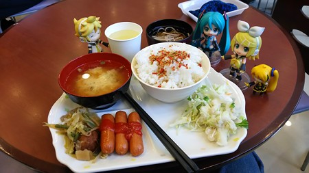 ミク:「オハヨーハヨー♪」 リン:「今日はしっかり食べてもいいん...