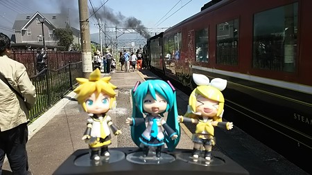 リン:「喜多方駅に到着とうちゃくぅー♪」 ミク:「喜多方ラーメン...