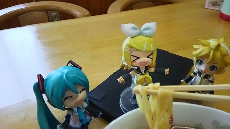 リン:「いっただっきまぁーす♪ あぁぁーん……」