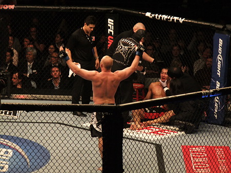 UFC 144 岡見勇信vsティム・ボーシュ (6)