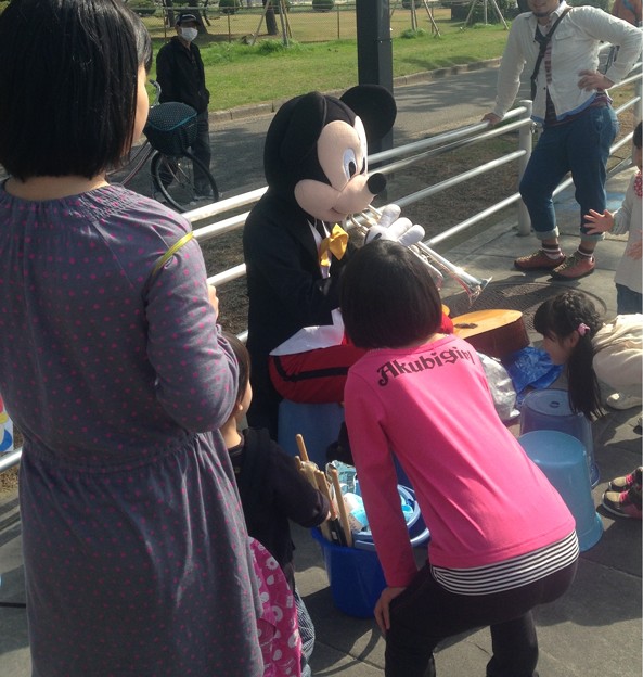 公園にて ミッキーさん 大道芸人さん発見 写真共有サイト フォト蔵