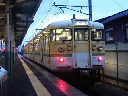 弥彦線の115系