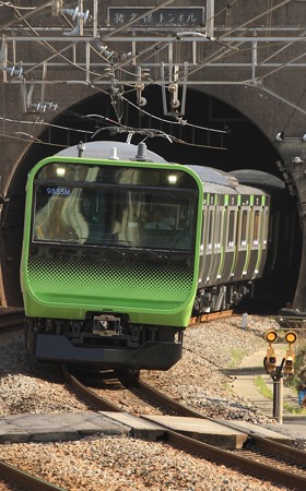 E235系トウ01編成 性能確認試運転