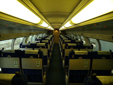 E231系グリーン車車内2