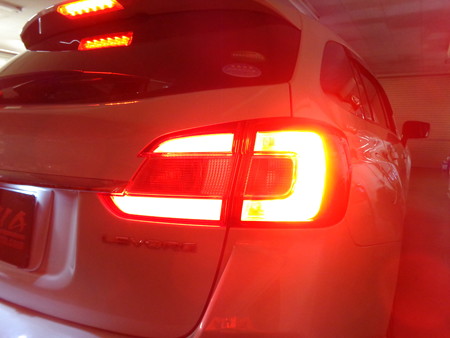 レヴォーグ　神奈川県　テールＬＥＤバージョン２取付　ブレーキ時　運転席側