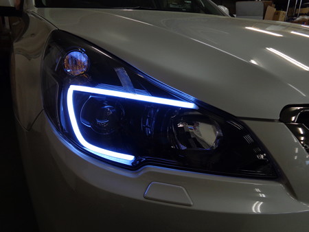 レガシィＢＲＭ　ＮＥＷアウディ風ＬＥＤ取付　ホワイト運転席側