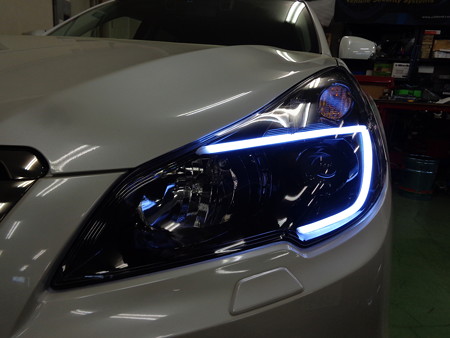 レガシィＢＲＭ　ＮＥＷアウディ風ＬＥＤ取付　ホワイト助手席側