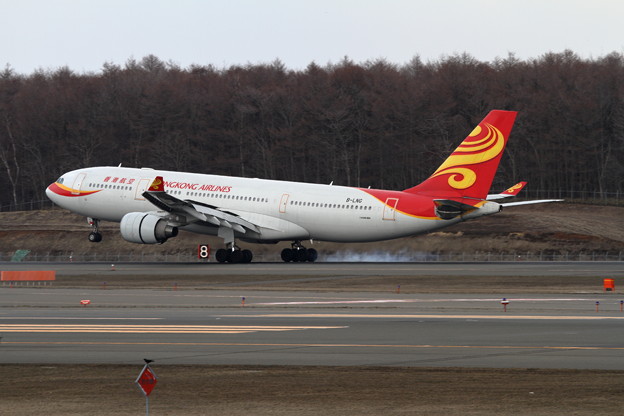 A330-200 Hongkong Airlines touchdown