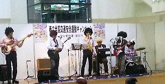アリオ深谷で演奏する