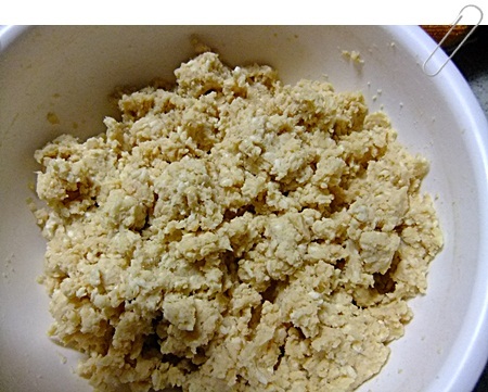 大豆と麹混ぜる