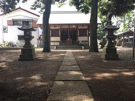 中里のお諏訪さま参道から
