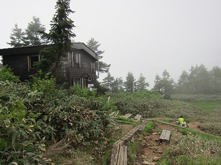 c-110710-094531 避難小屋到着