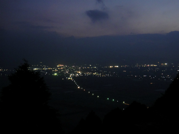 城山展望書から望む阿蘇市内の夜景