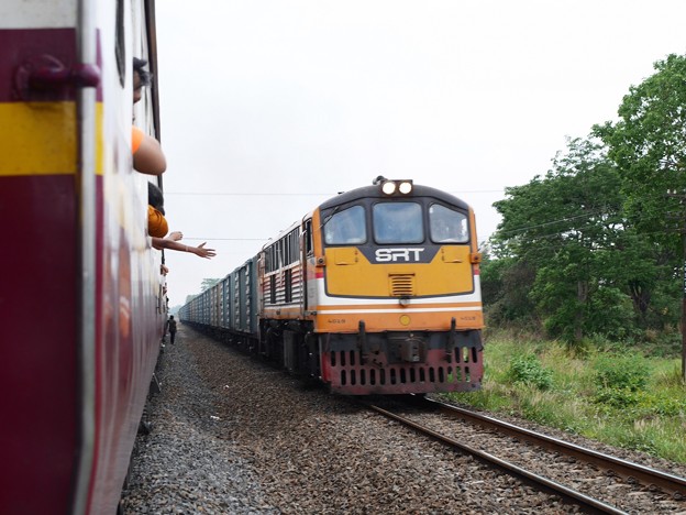 GE.4019が牽引する貨物列車、タイ国鉄